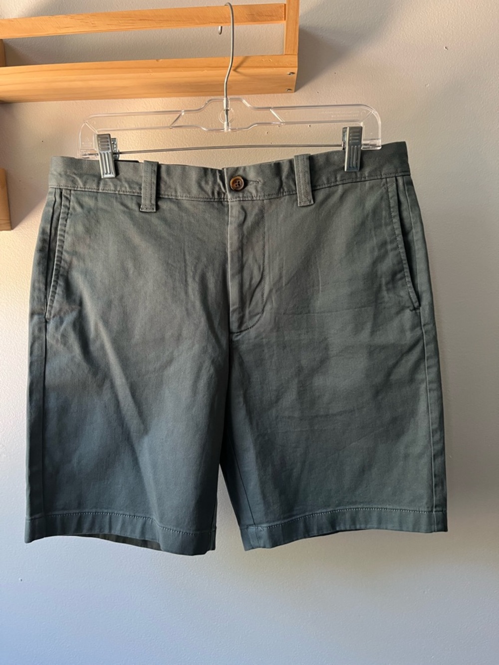 J Crew Men's 9 inch inseam Flex Chino Shorts in Slate Green Size 32